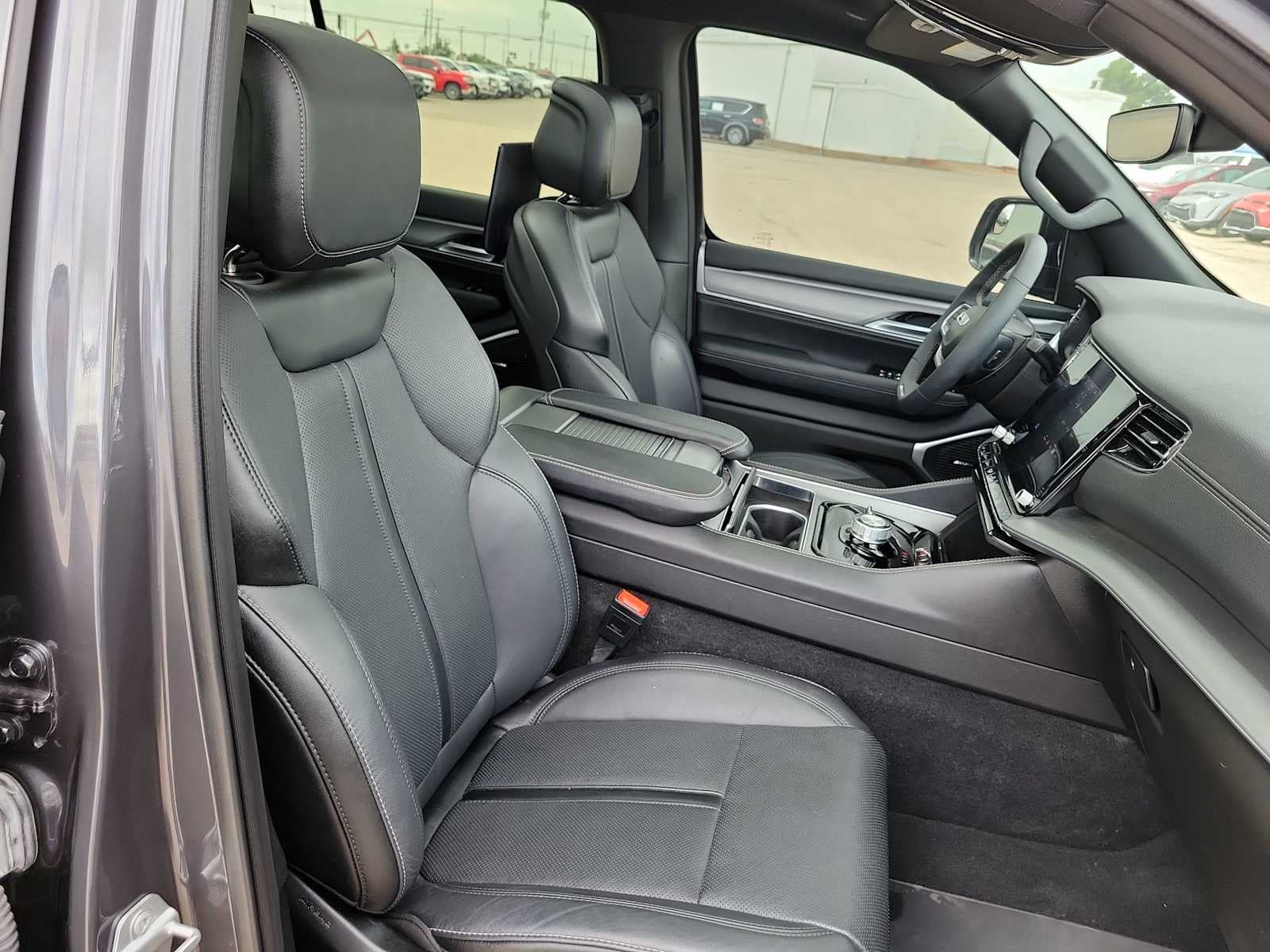 2024 Jeep Wagoneer Series II Carbide