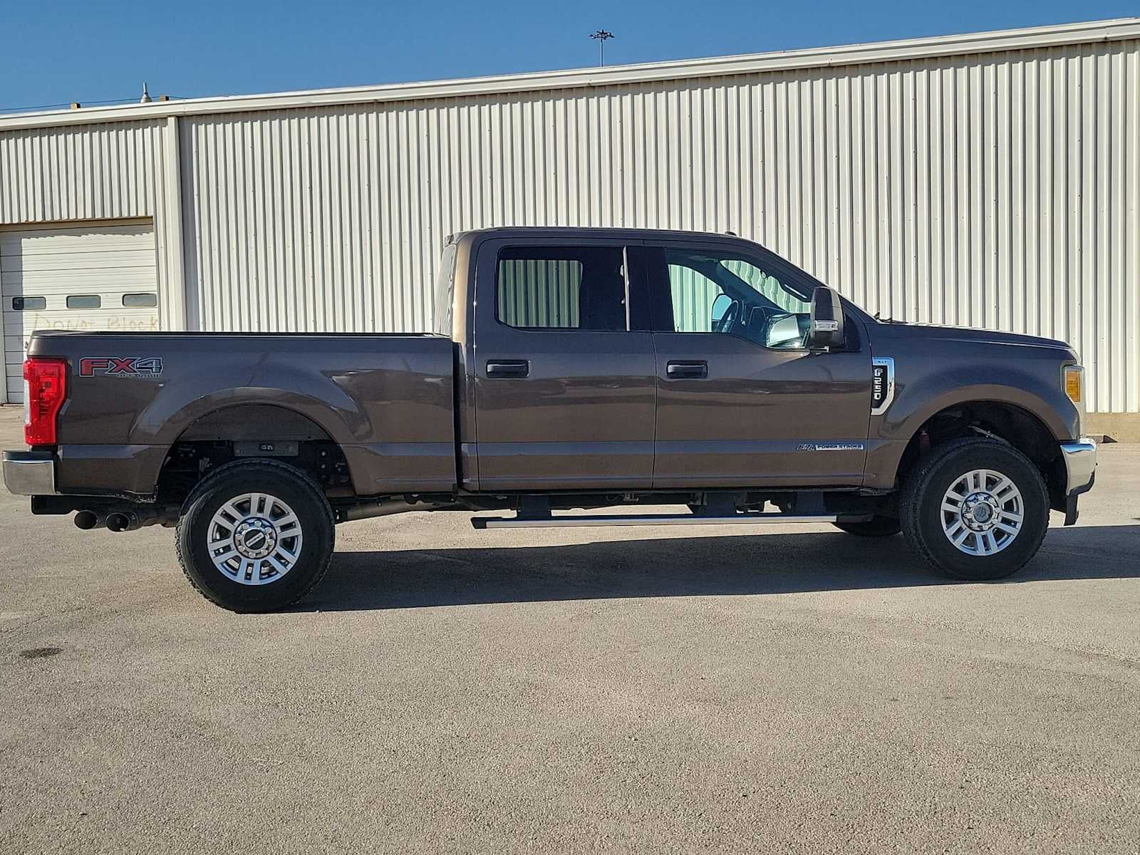 2017 Ford Super Duty F-250 SRW Lariat