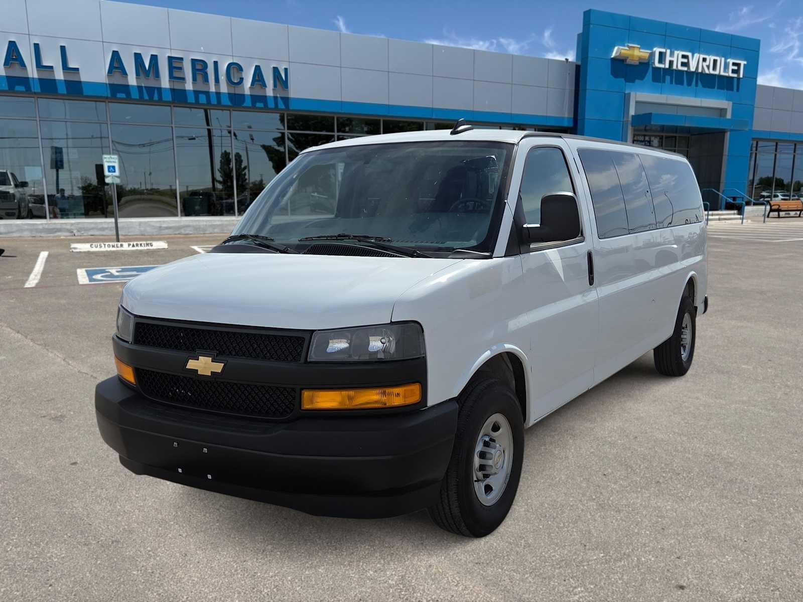2025 Chevrolet Express Passenger 1LS