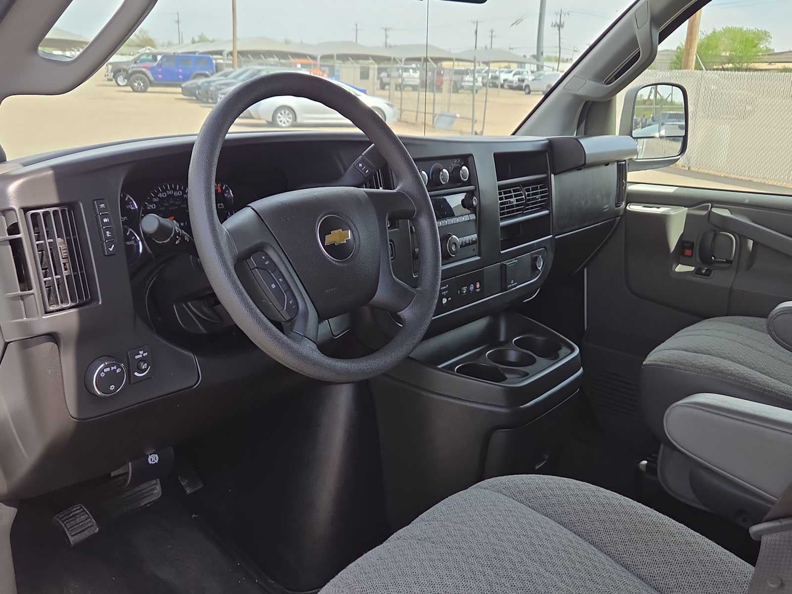 2025 Chevrolet Express Passenger 1LS