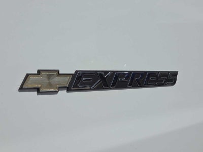 2025 Chevrolet Express Passenger 1LS