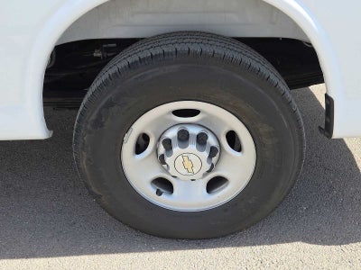 2025 Chevrolet Express Passenger 1LS