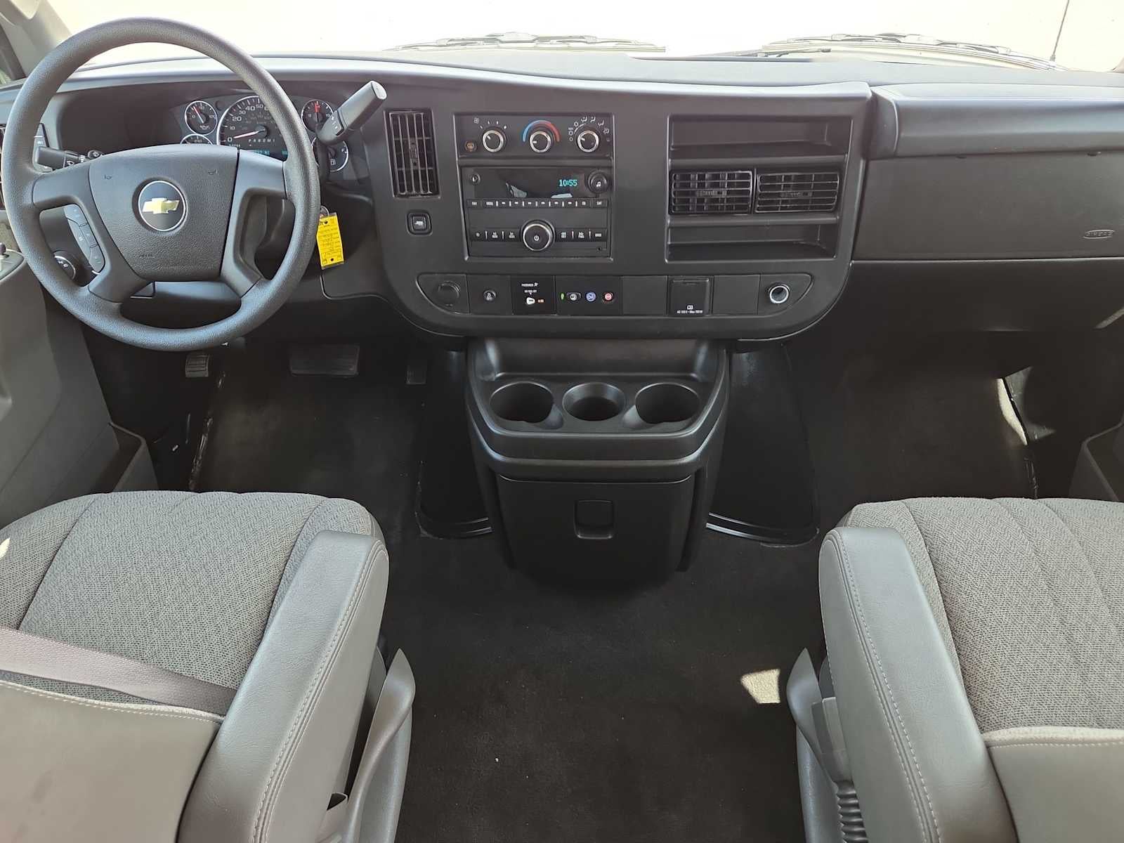 2025 Chevrolet Express Passenger 1LS