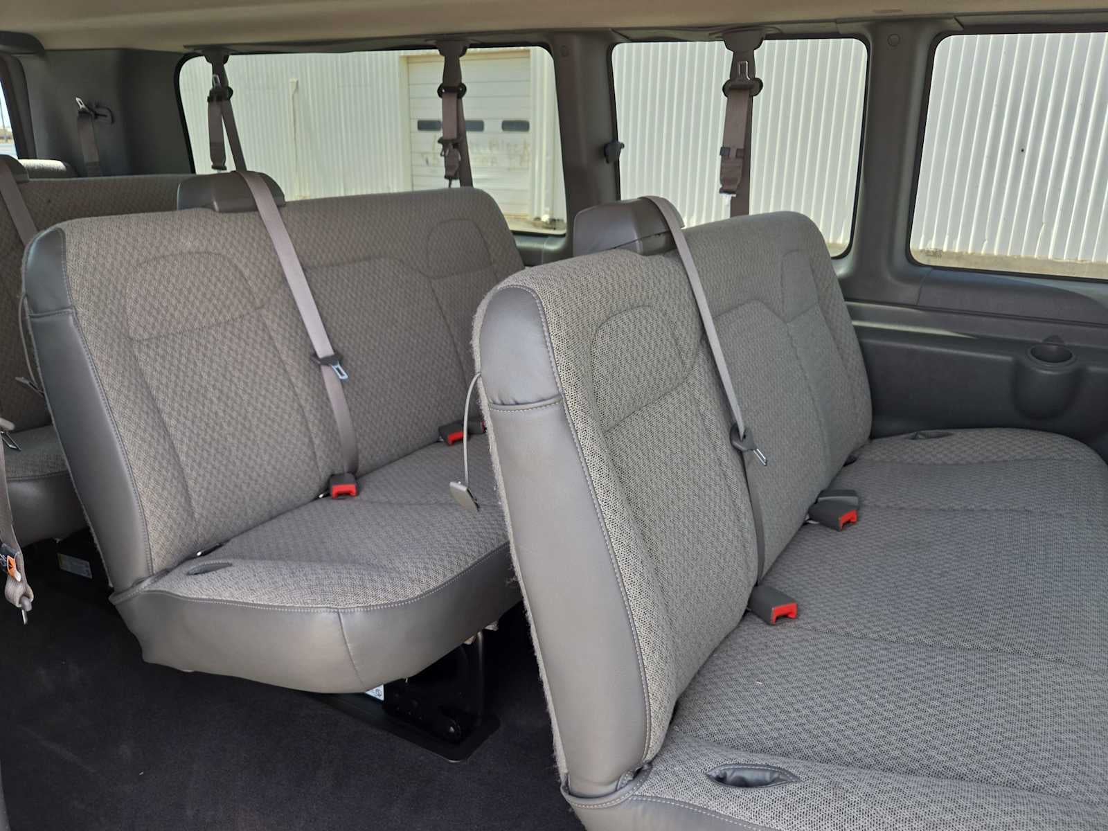 2025 Chevrolet Express Passenger 1LS