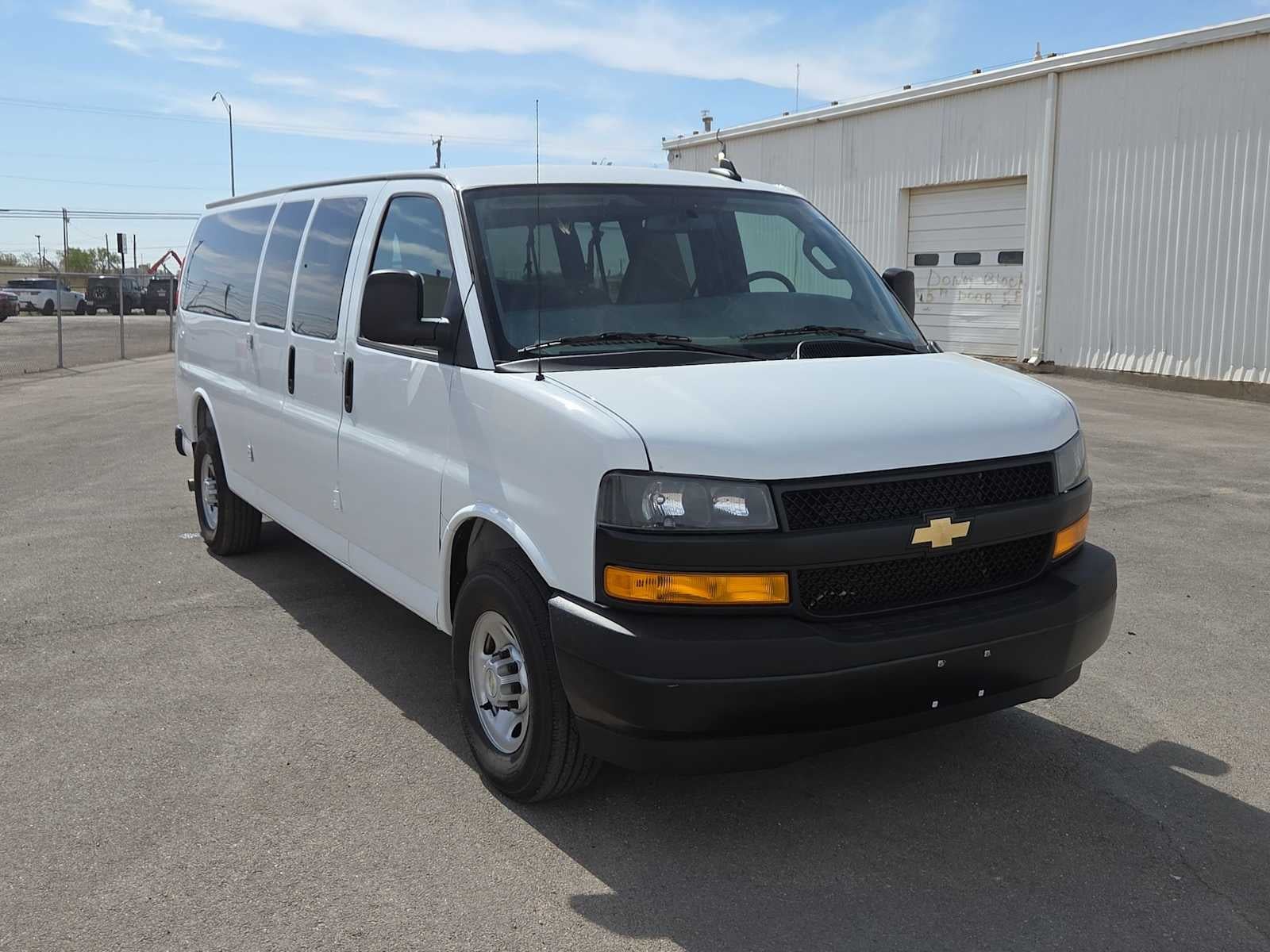 2025 Chevrolet Express Passenger 1LS