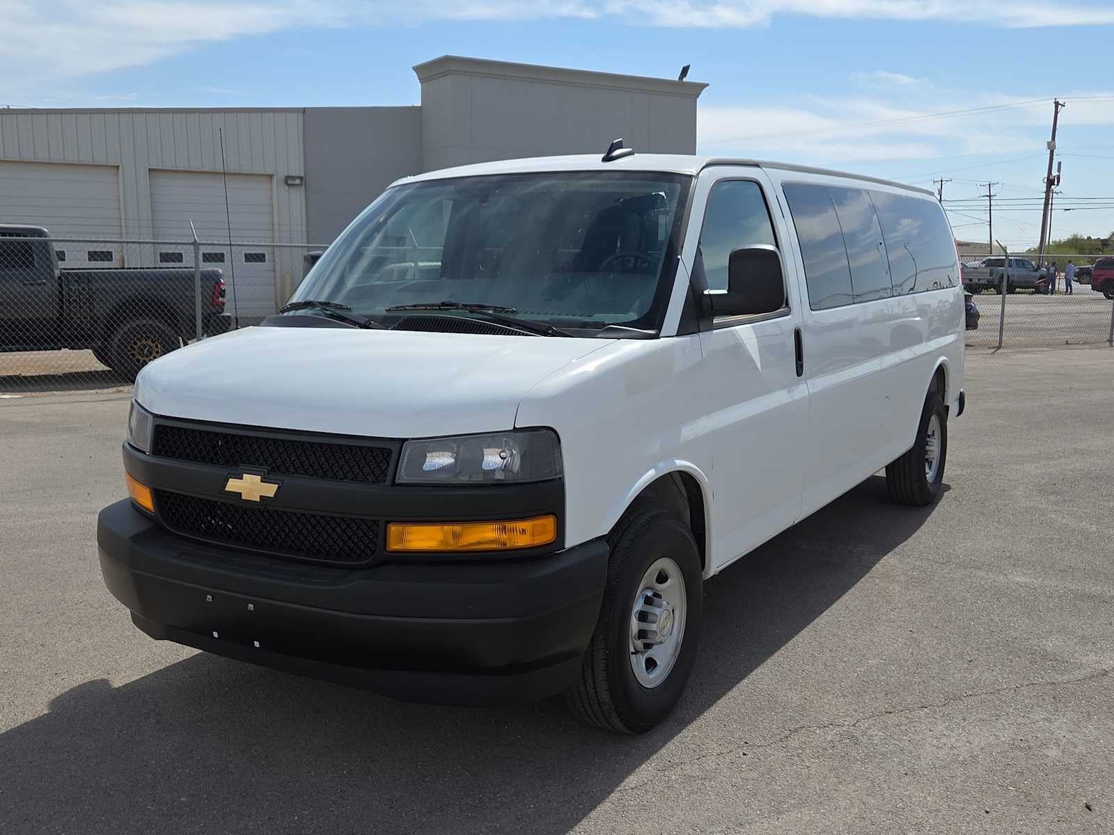 2025 Chevrolet Express Passenger 1LS