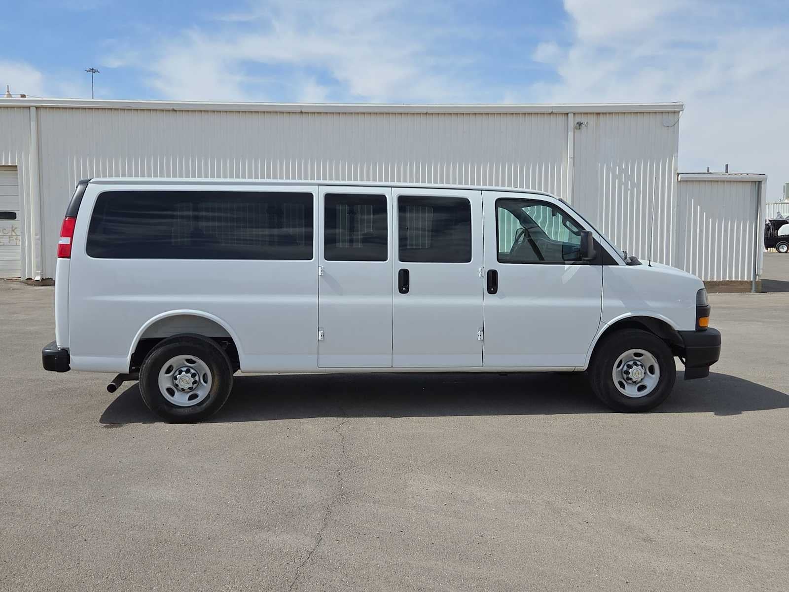 2025 Chevrolet Express Passenger 1LS