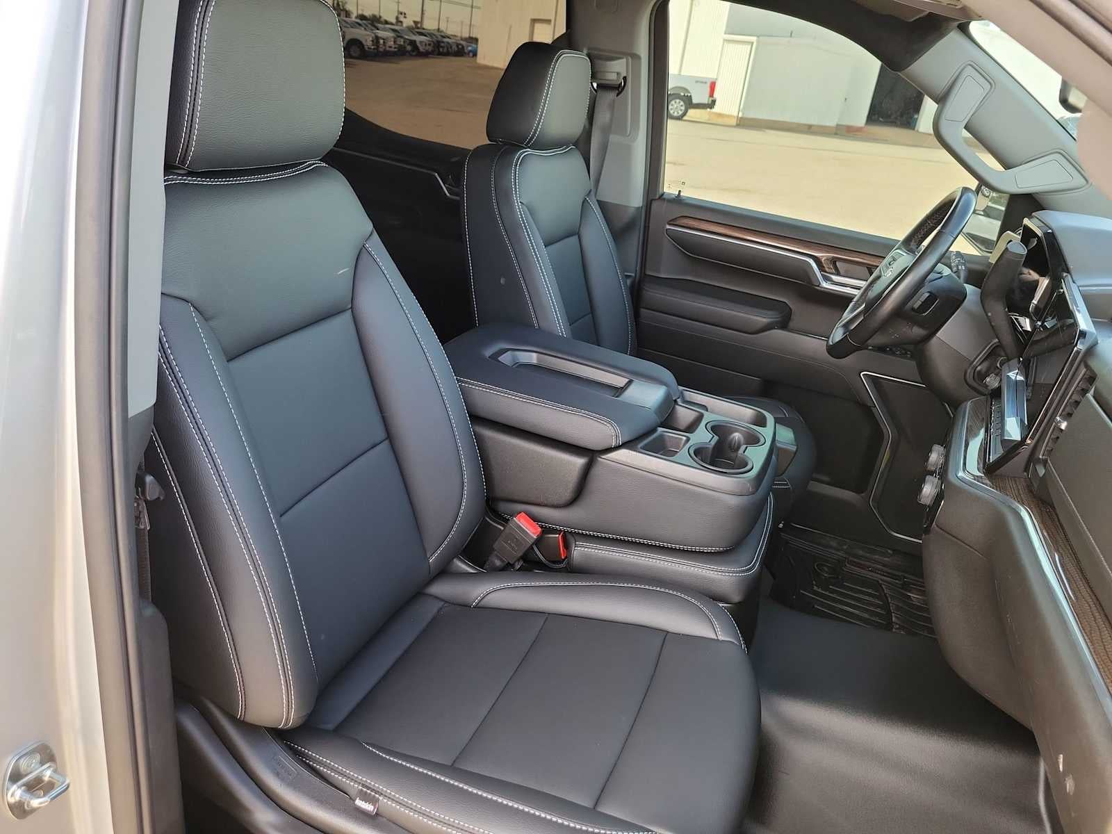 2022 Chevrolet Silverado 1500 LT (2FL)