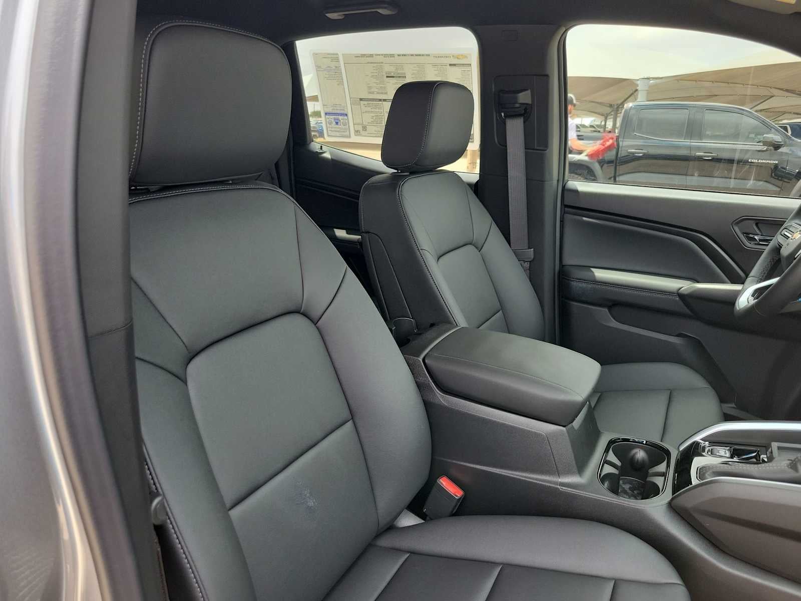 2025 Chevrolet Colorado WT/LT