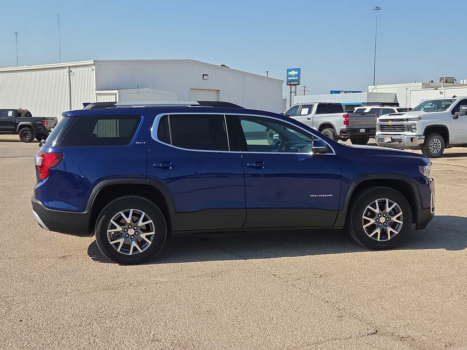 2023 GMC Acadia SLT