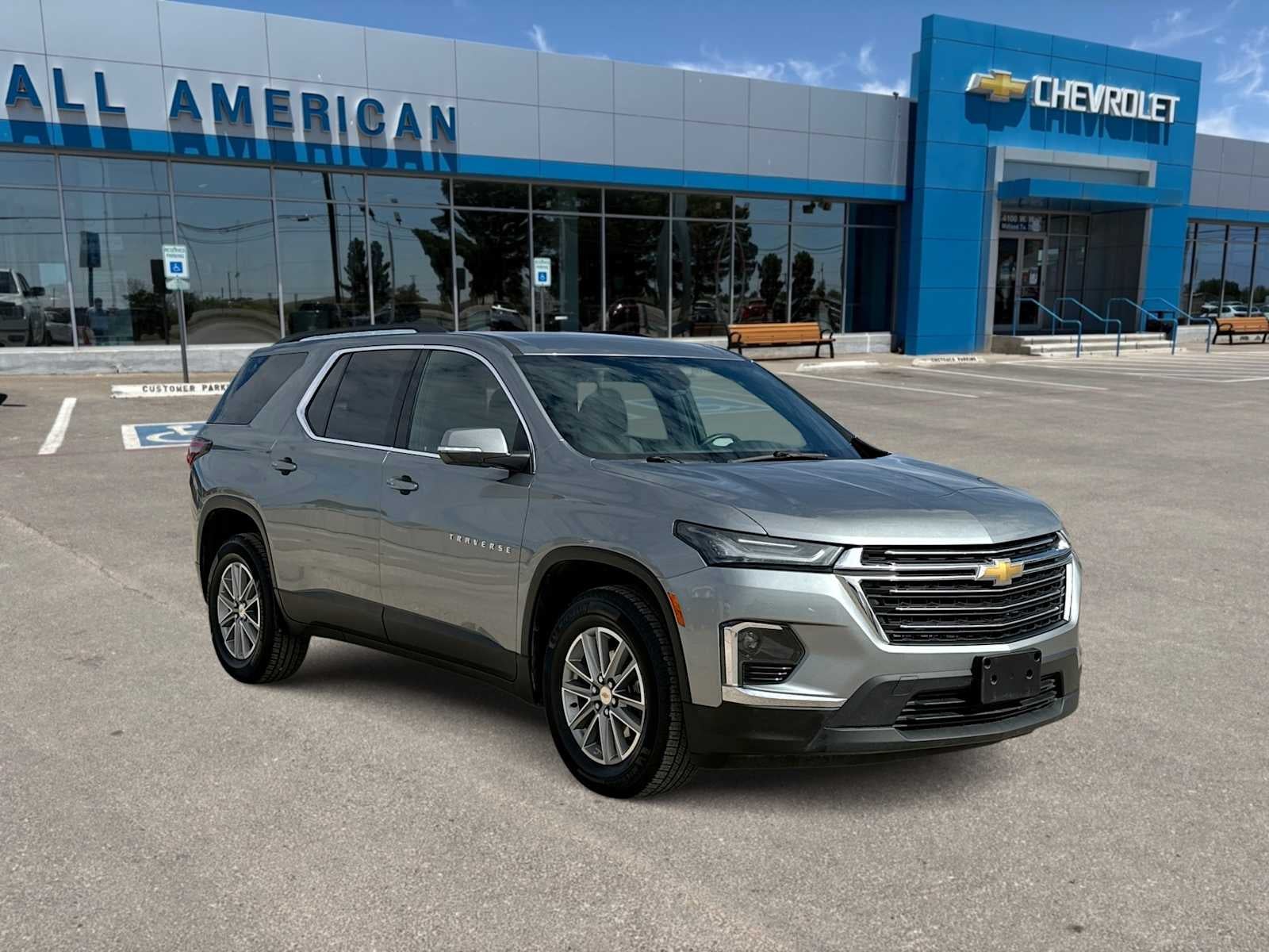 2023 Chevrolet Traverse LT Cloth