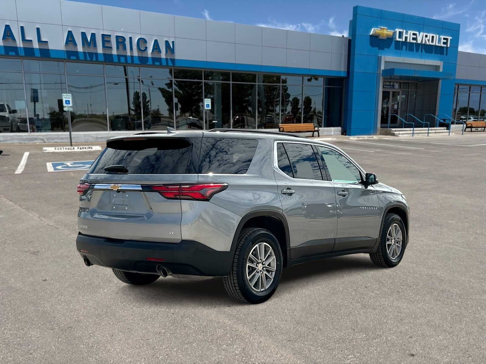 2023 Chevrolet Traverse LT Cloth
