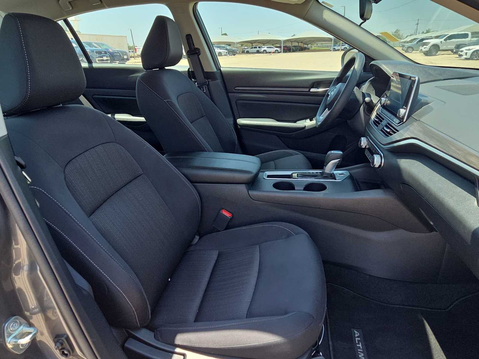 2025 Nissan Altima SV - Photo 18