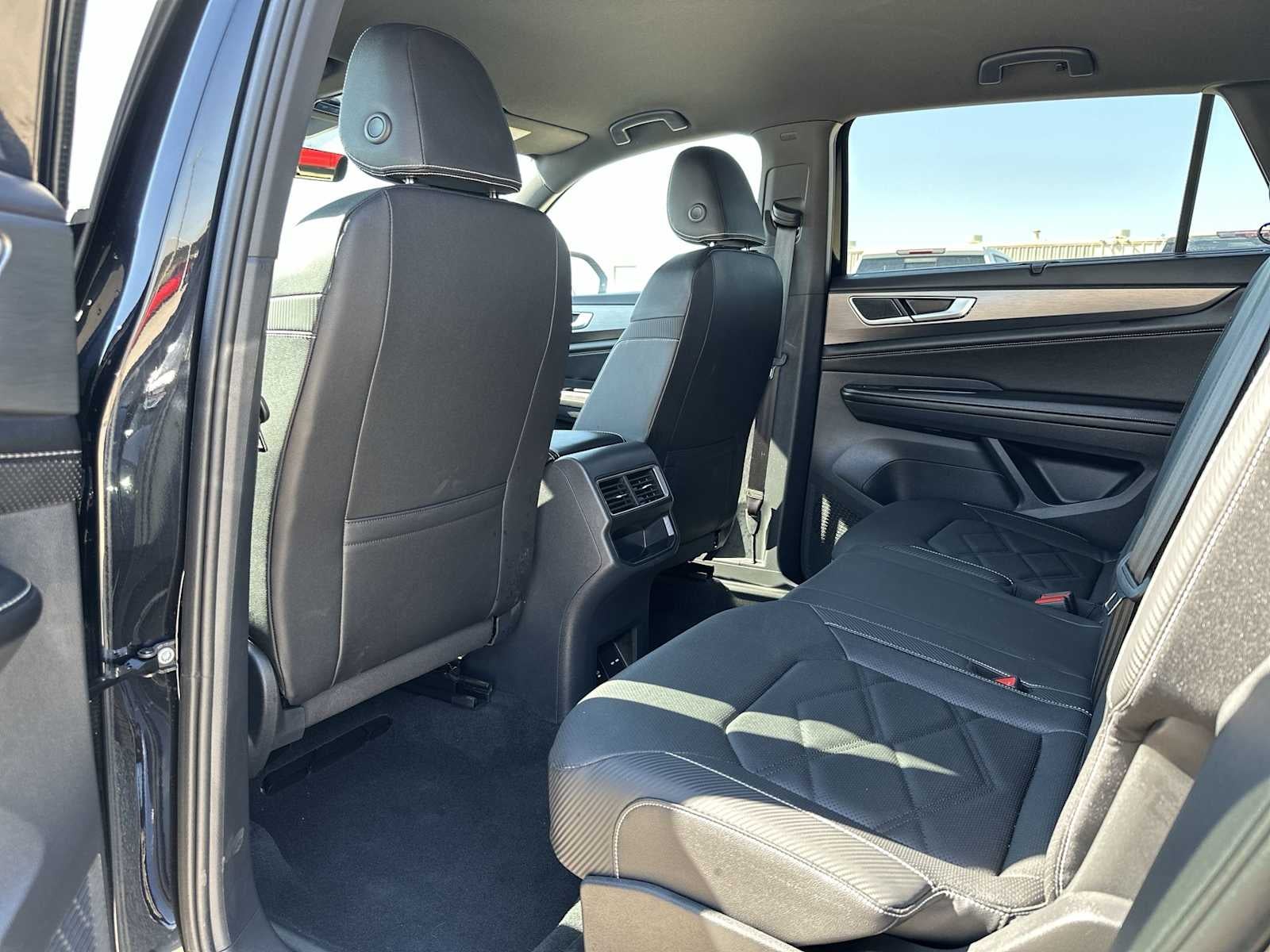 2026 Volkswagen Atlas Cross Sport 2.0T SE w/Technology