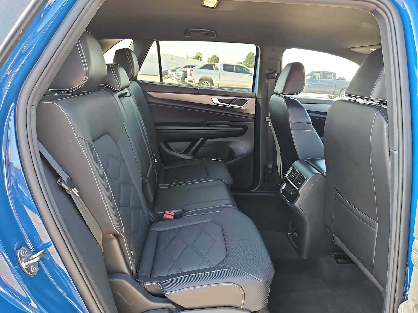 2025 Volkswagen Atlas Cross Sport 2.0T SE w/Technology