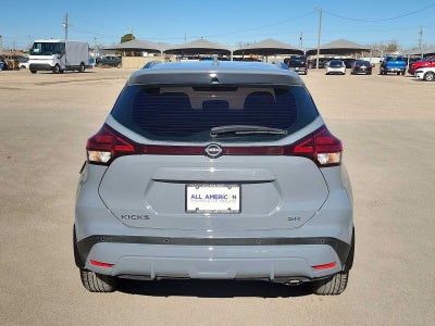 2022 Nissan Kicks SR