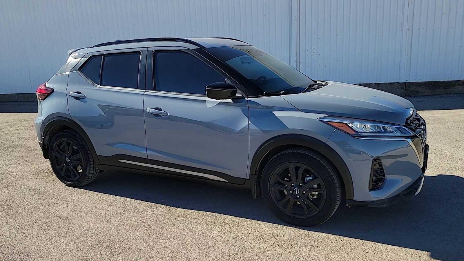 2022 Nissan Kicks SR