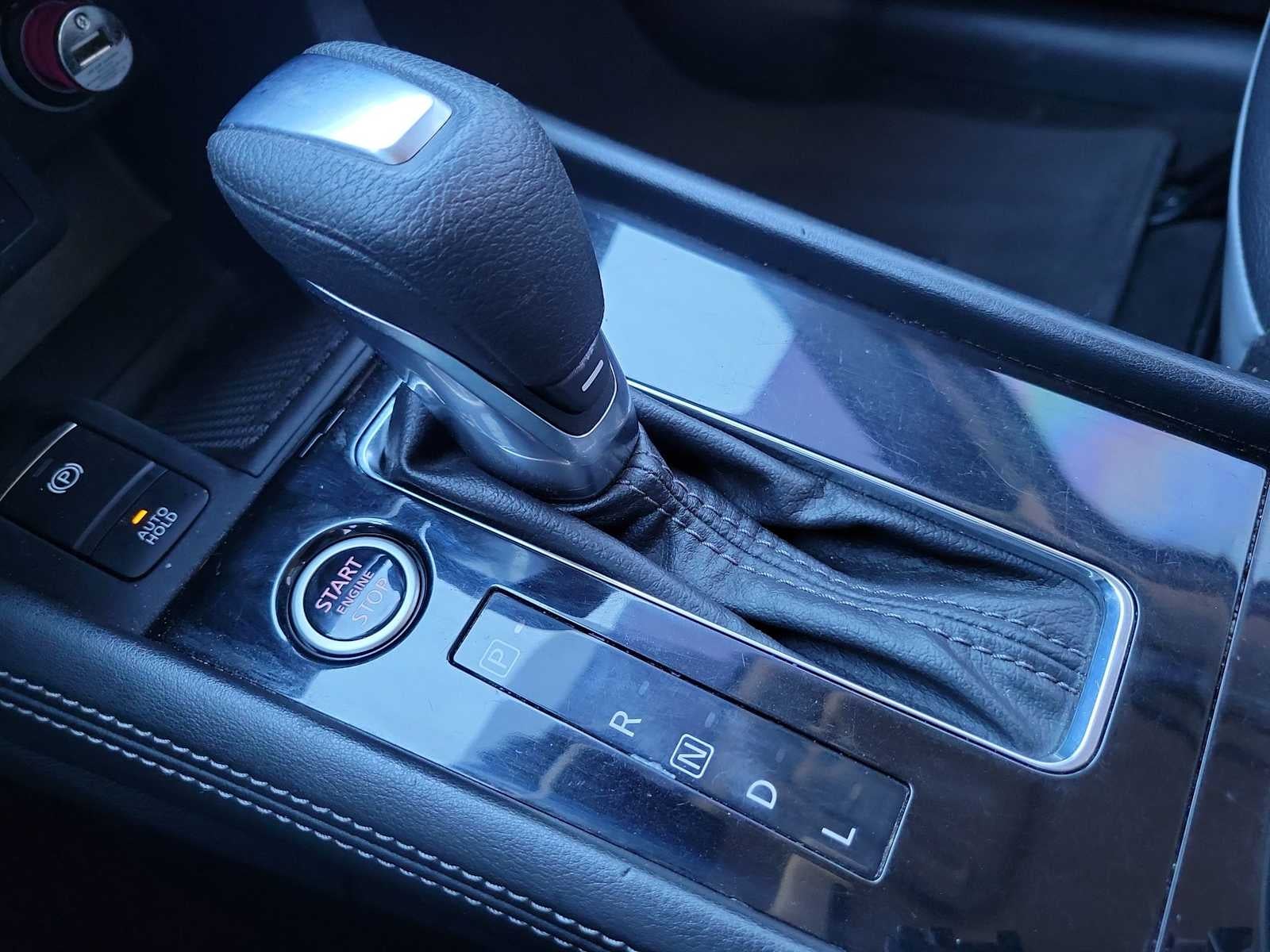 2022 Nissan Kicks SR