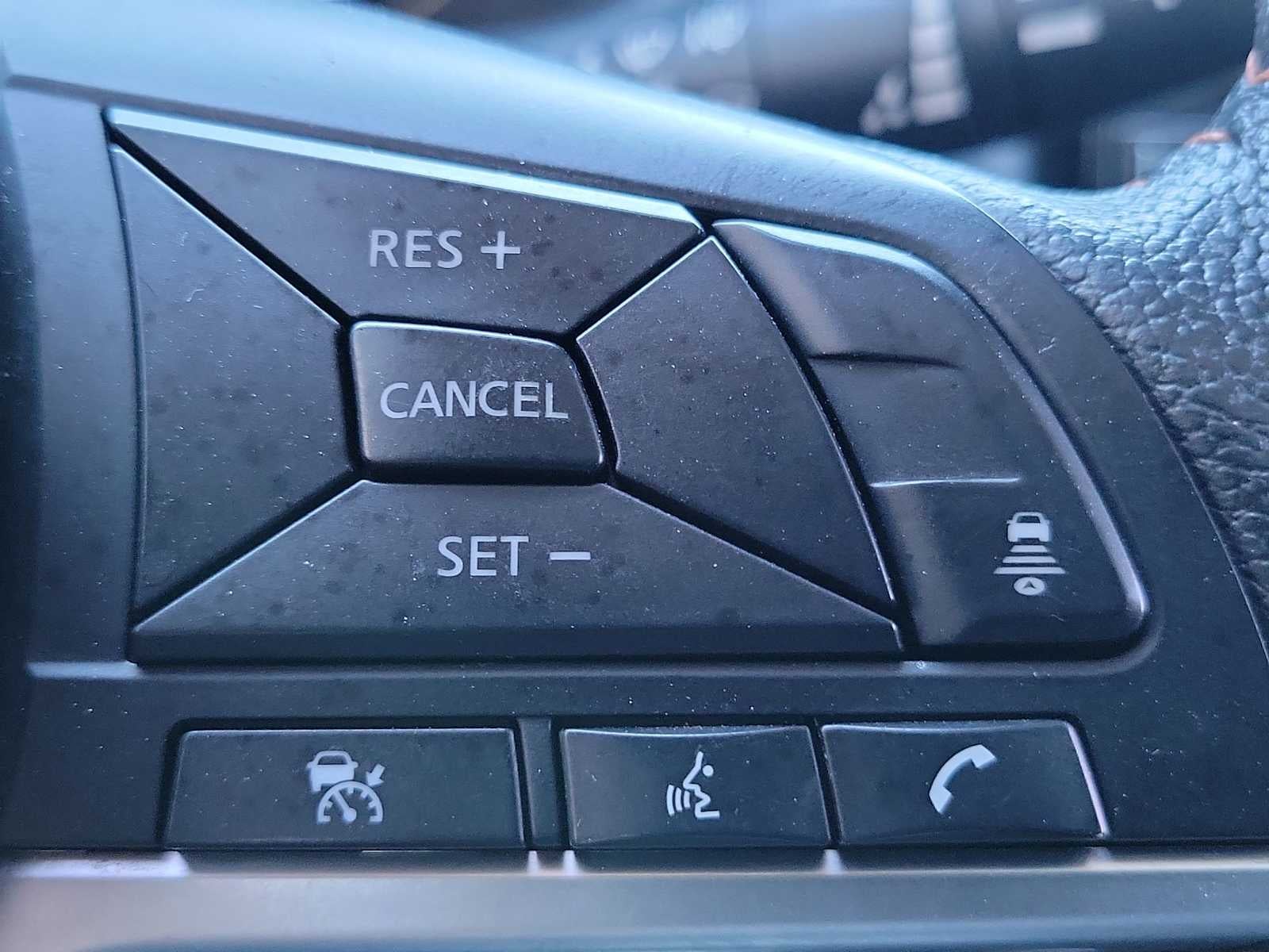 2022 Nissan Kicks SR