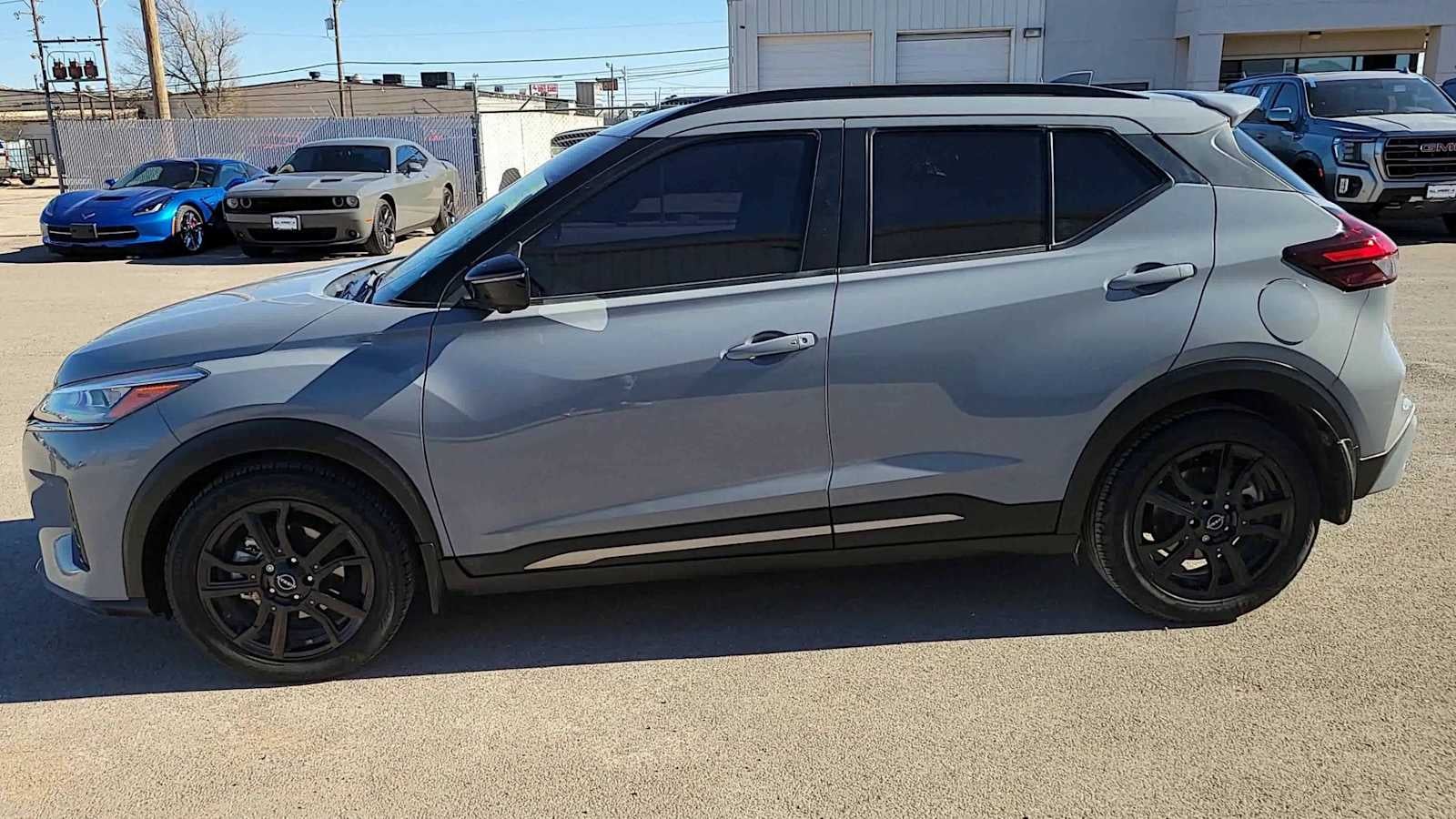 2022 Nissan Kicks SR