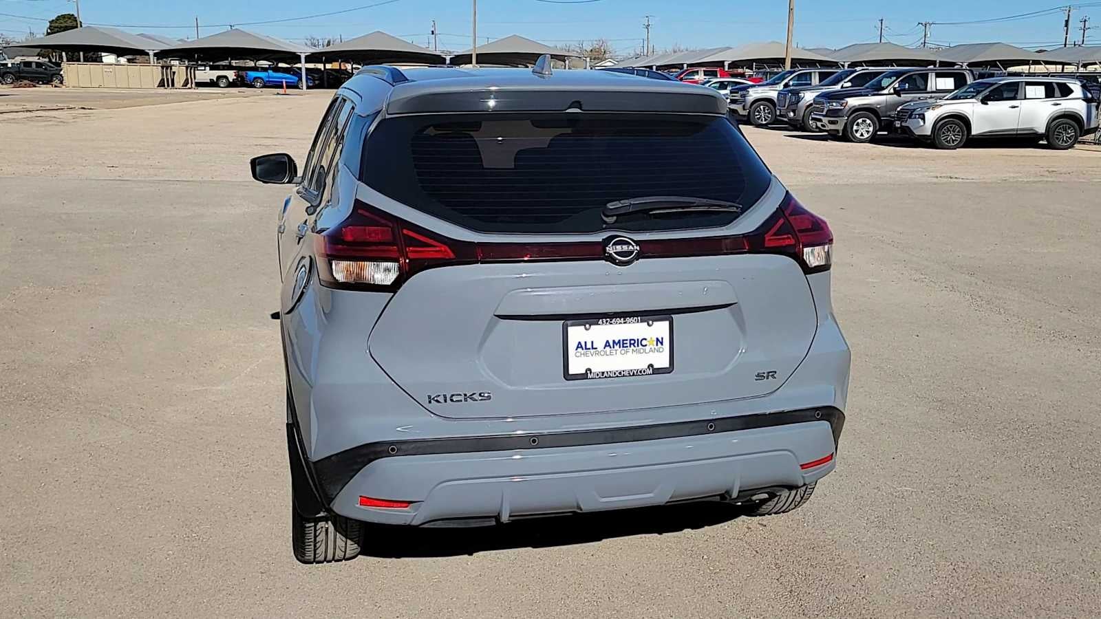 2022 Nissan Kicks SR