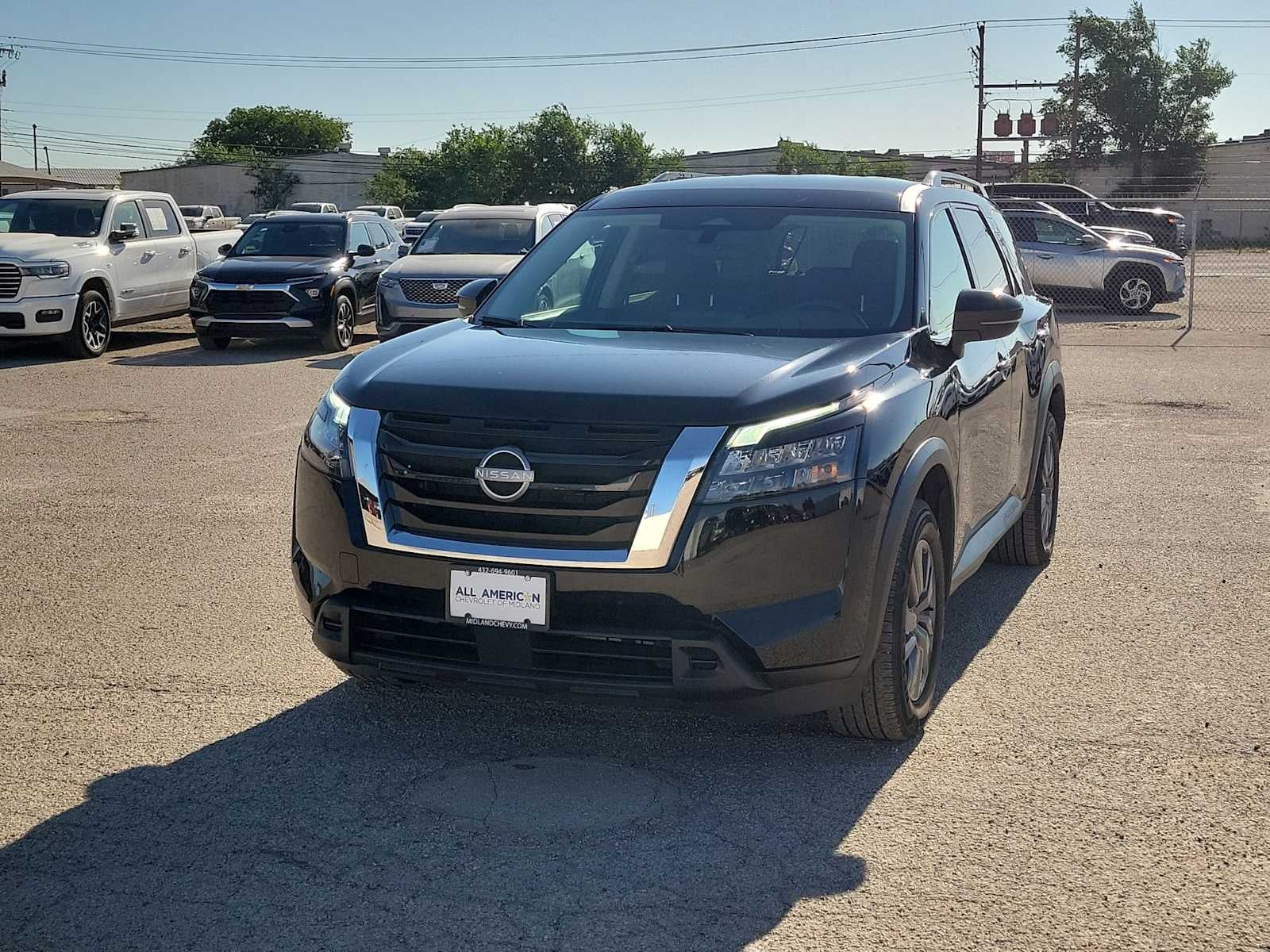 2025 Nissan Pathfinder SV