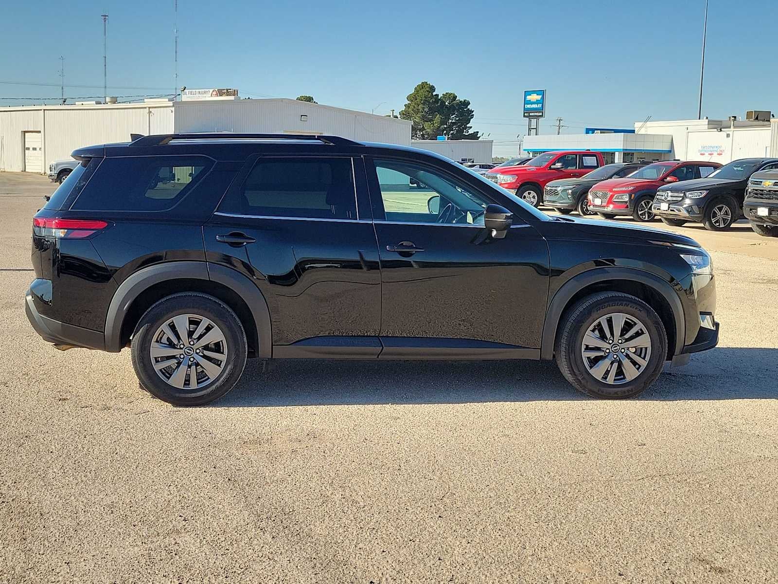 2025 Nissan Pathfinder SV