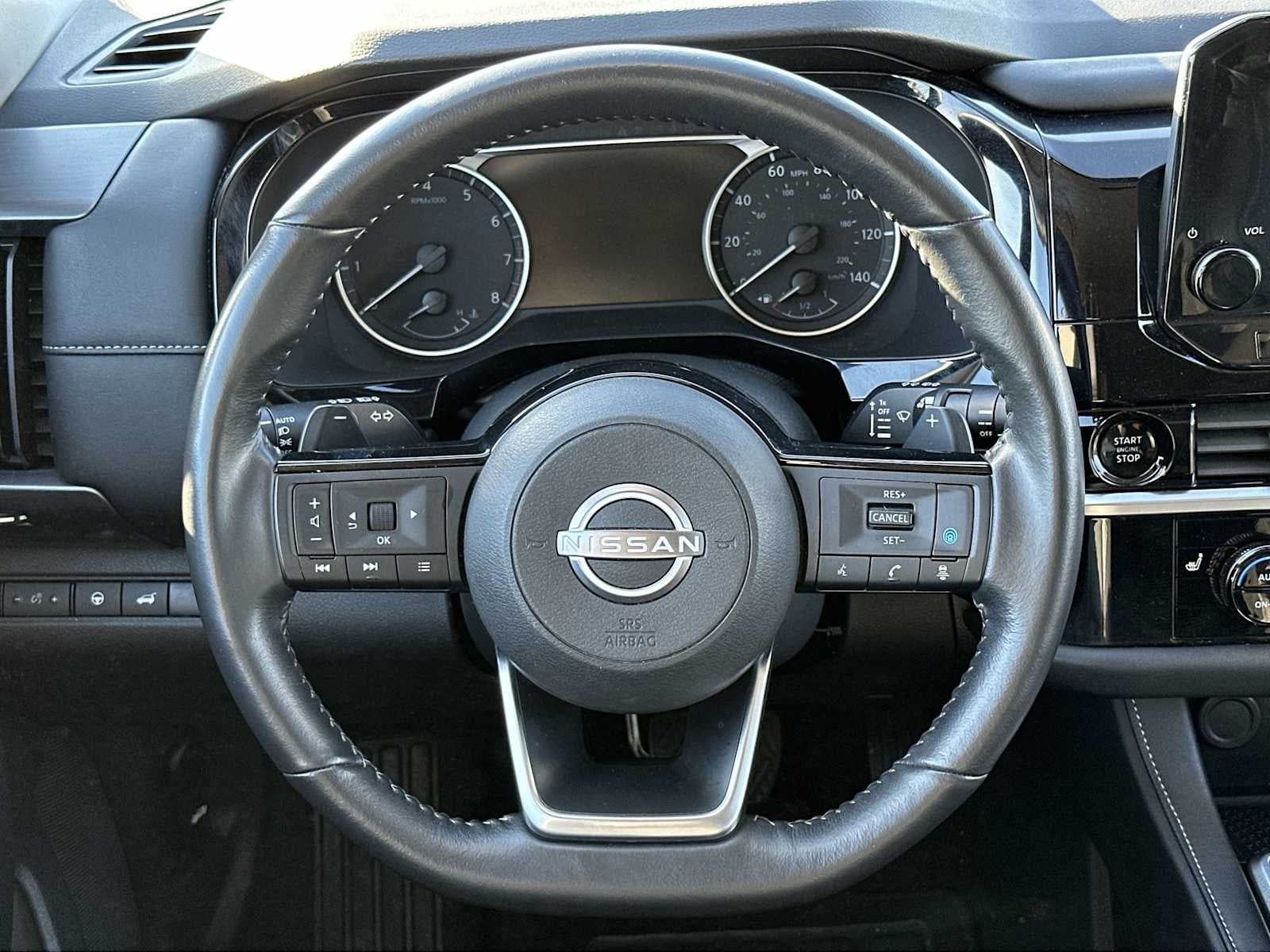 2025 Nissan Pathfinder SL