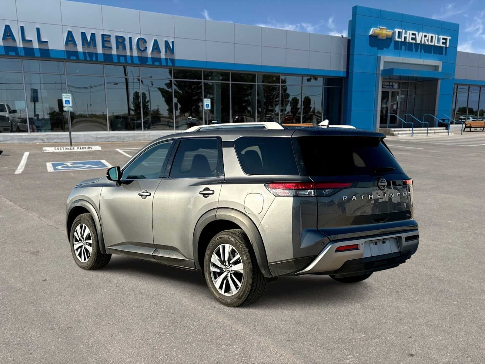 2025 Nissan Pathfinder SL