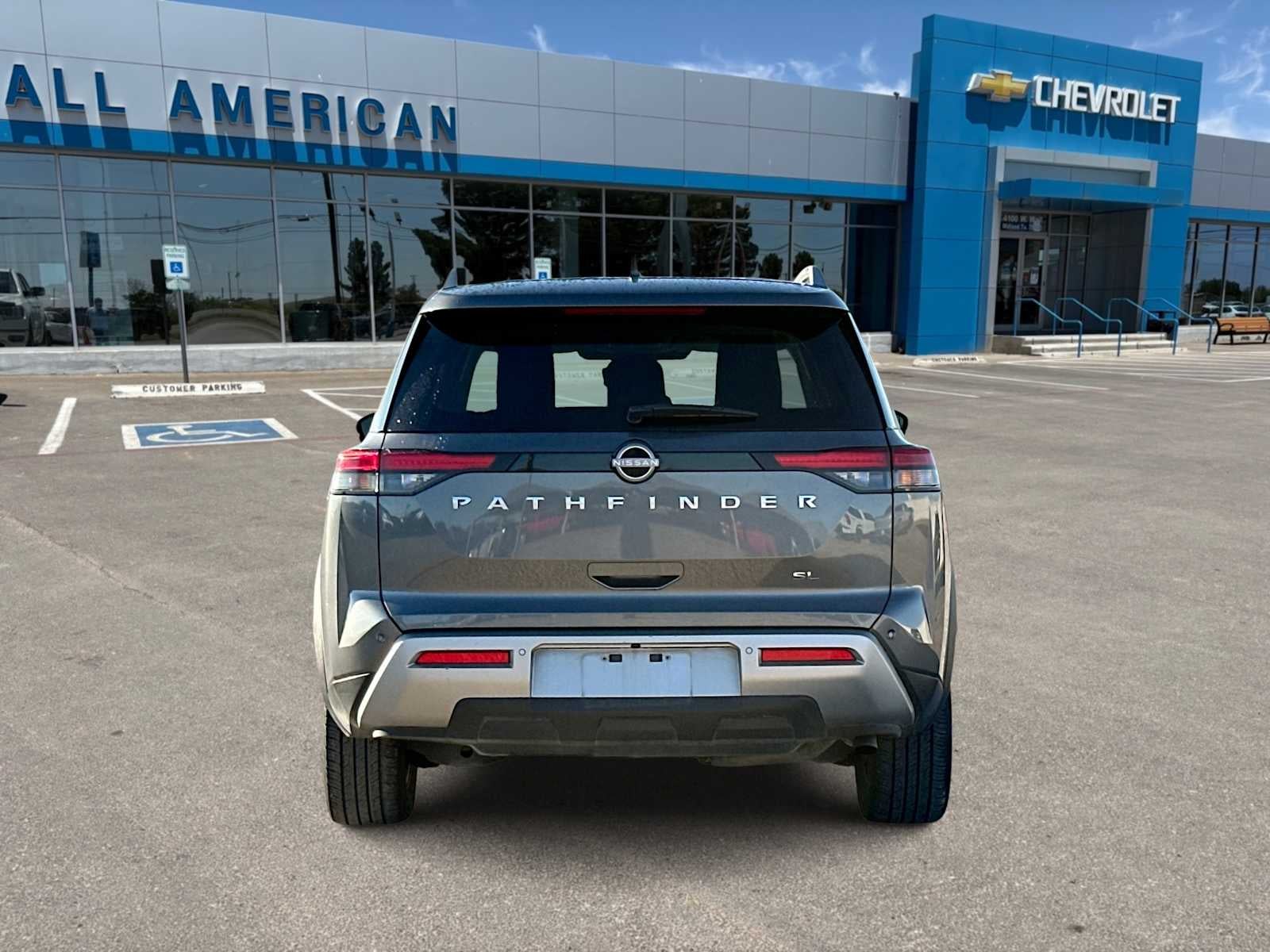 2025 Nissan Pathfinder SL
