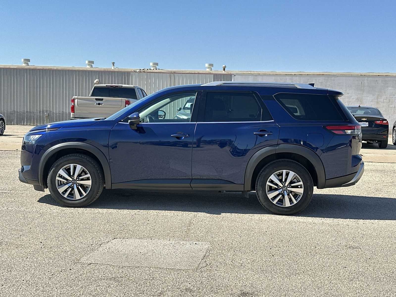 2025 Nissan Pathfinder SL