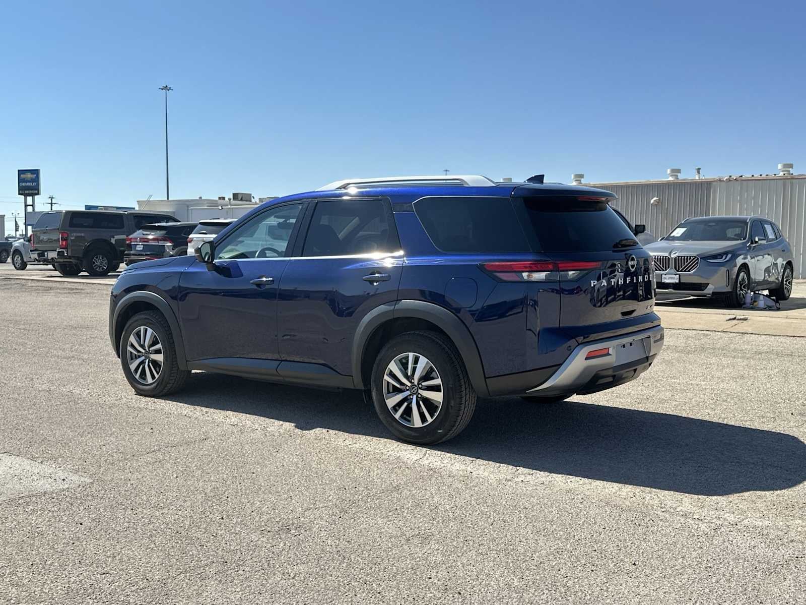 2025 Nissan Pathfinder SL