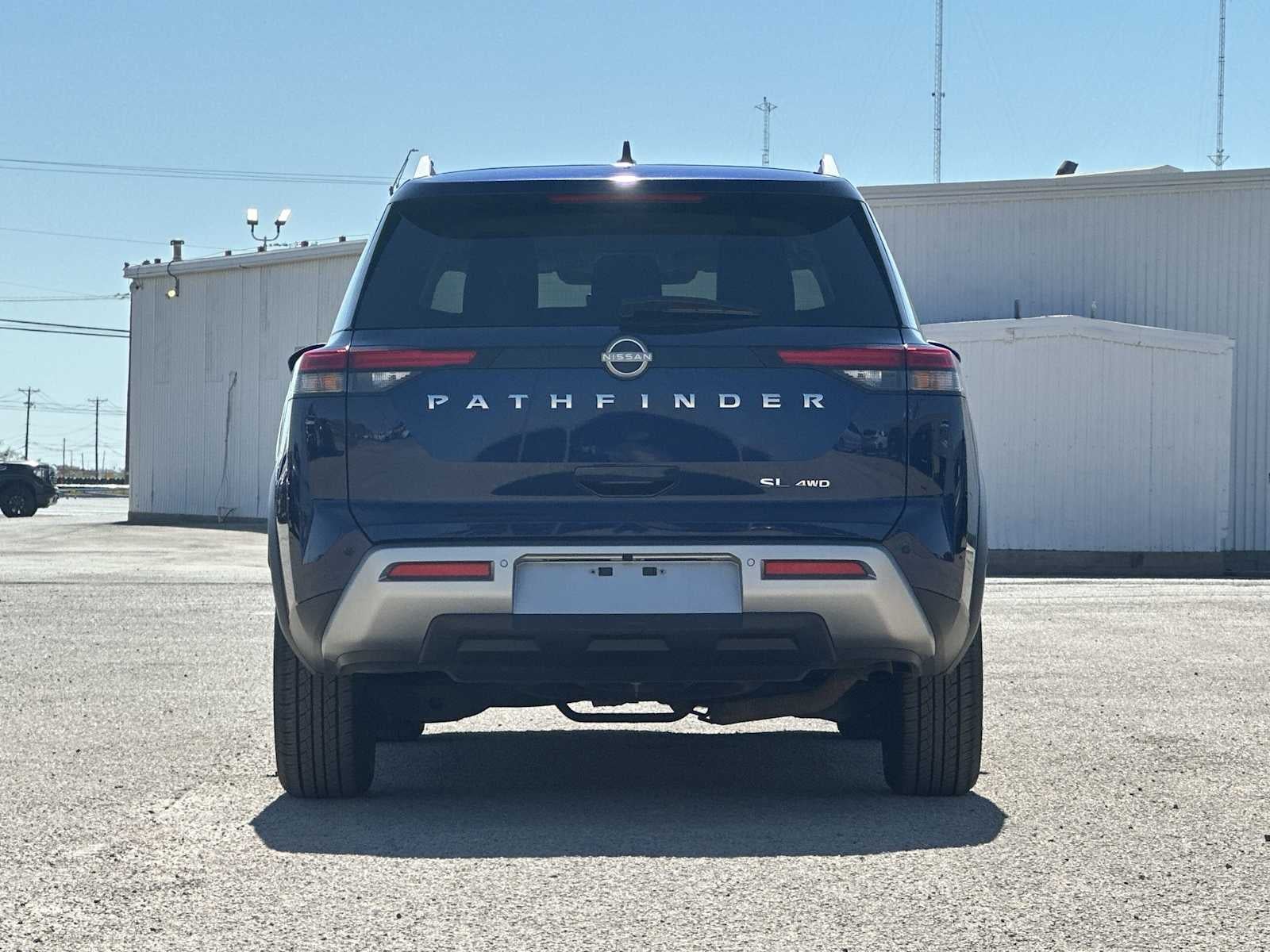 2025 Nissan Pathfinder SL