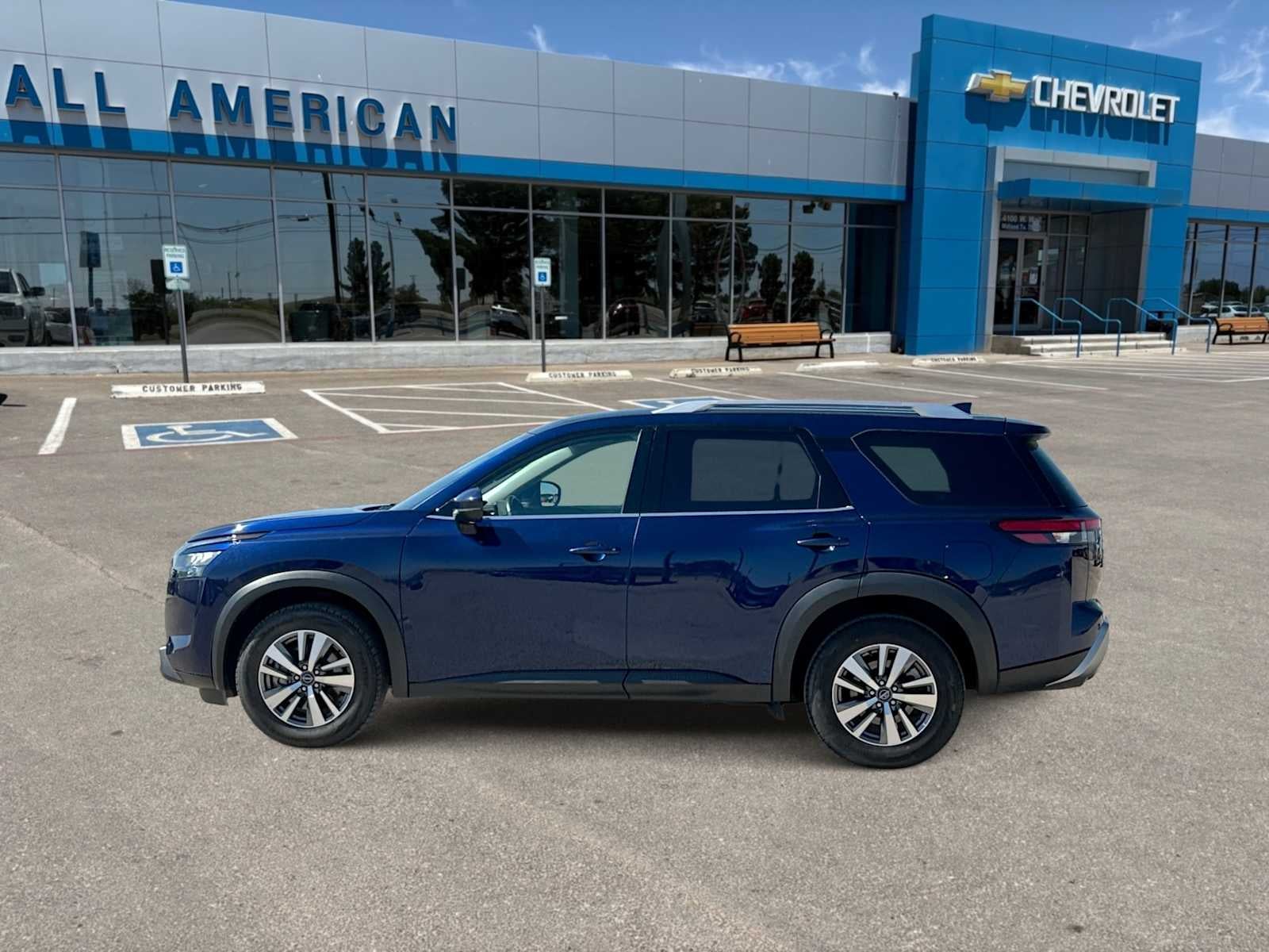 2025 Nissan Pathfinder SL
