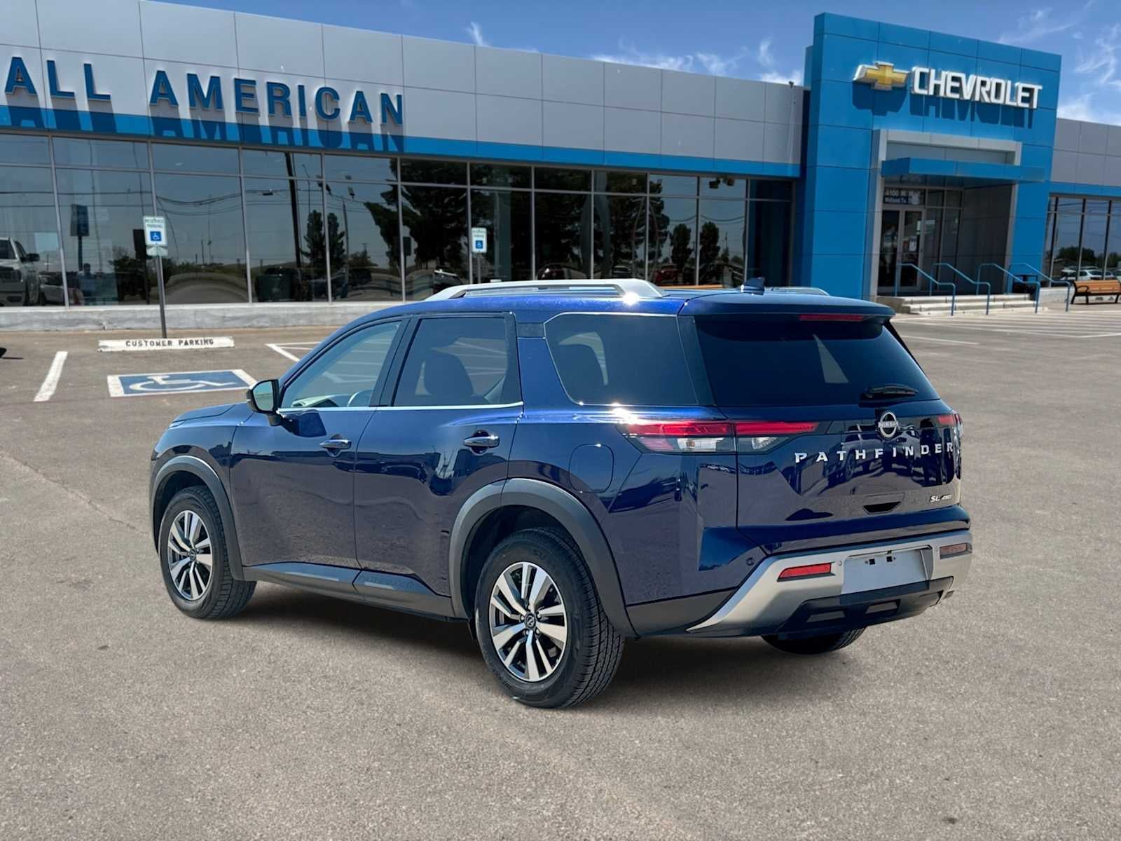 2025 Nissan Pathfinder SL