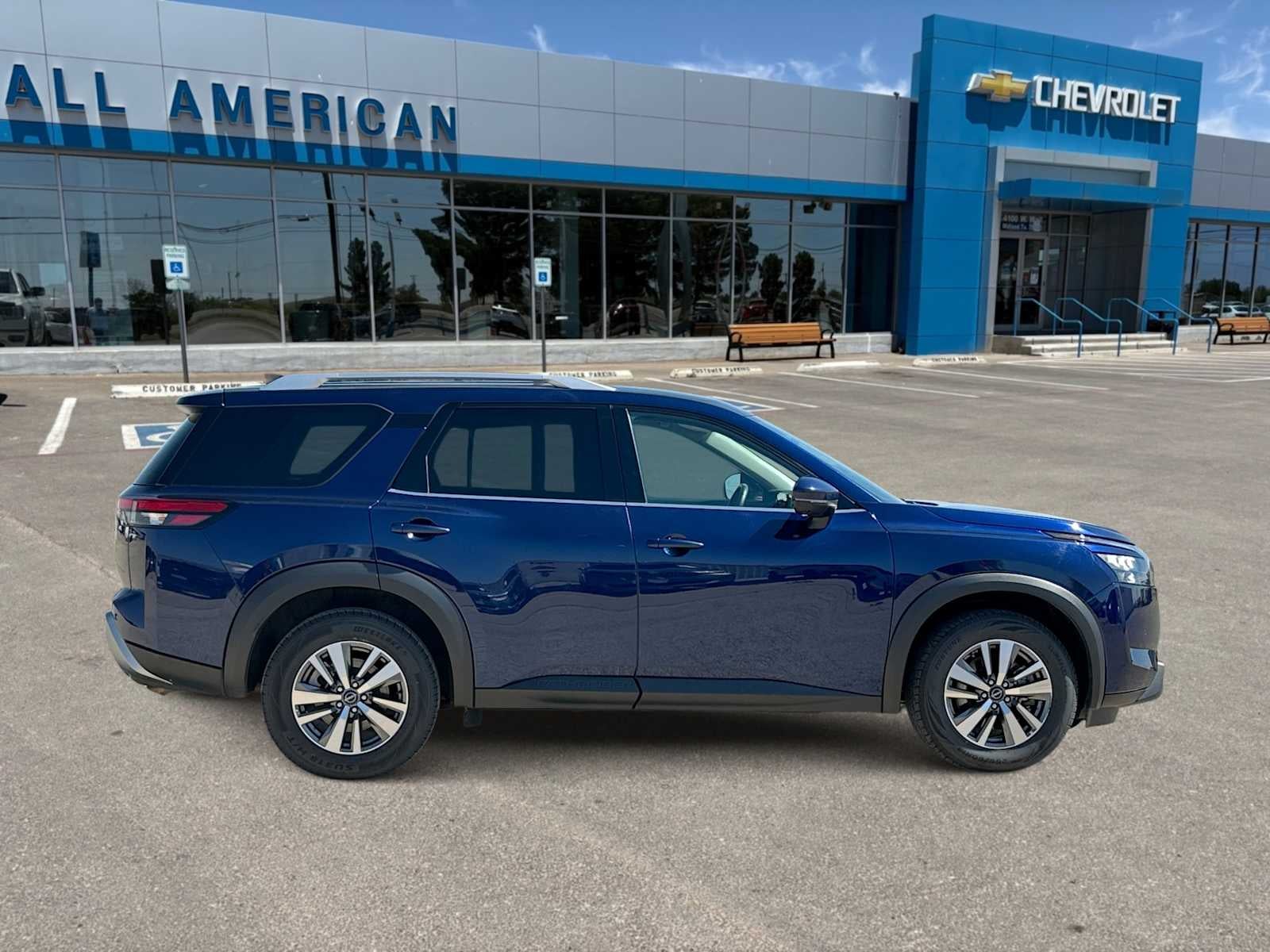 2025 Nissan Pathfinder SL