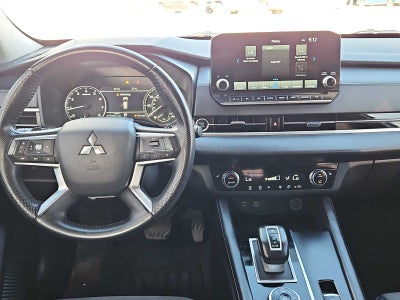 2023 Mitsubishi Outlander SE