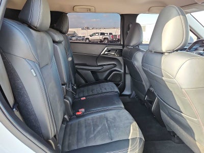 2023 Mitsubishi Outlander SE