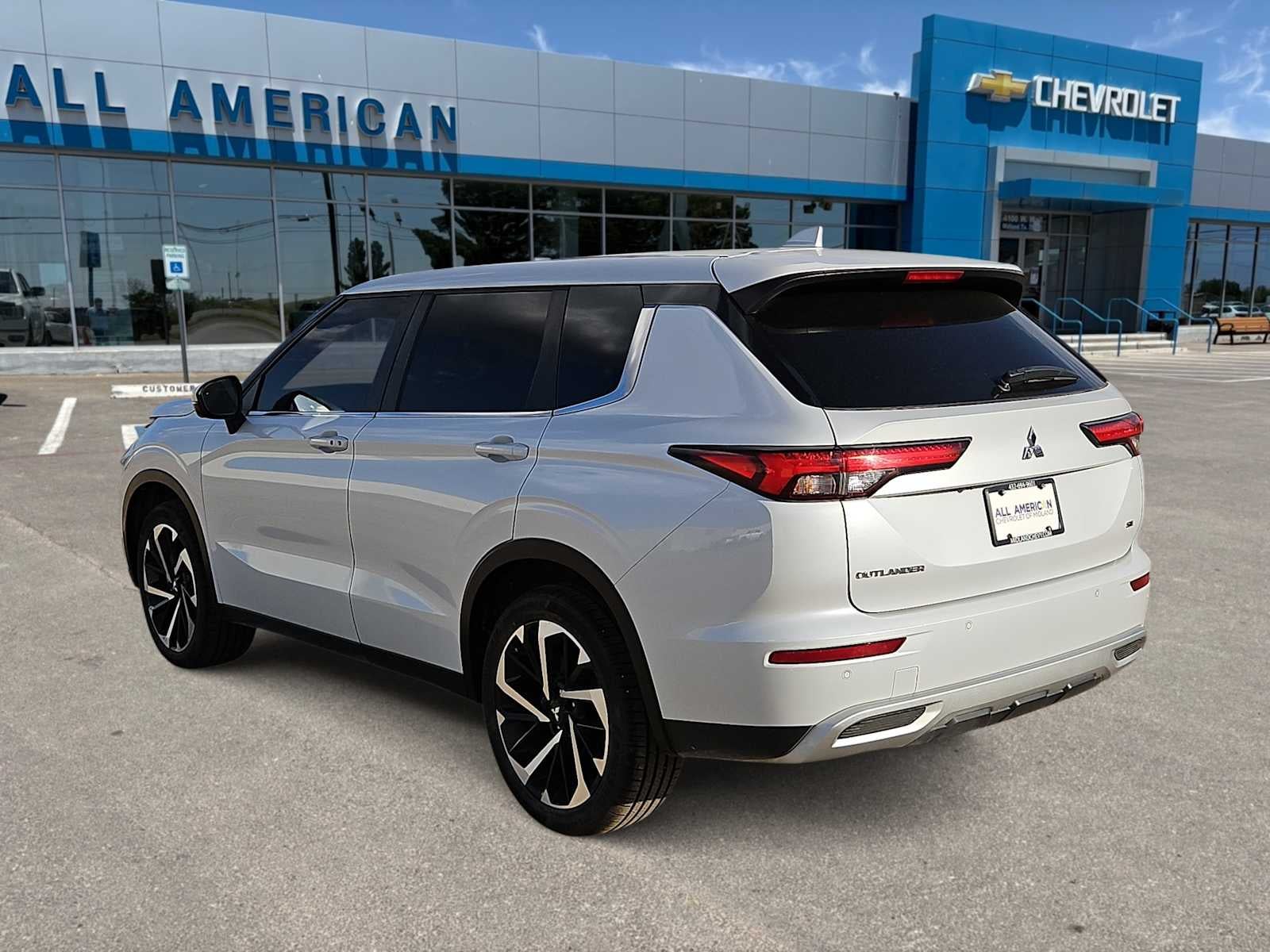 2023 Mitsubishi Outlander SE