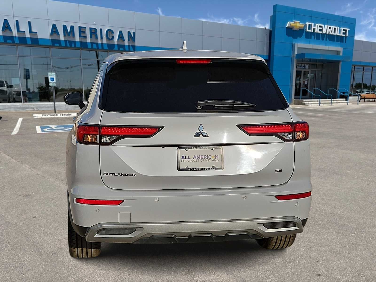2023 Mitsubishi Outlander SE