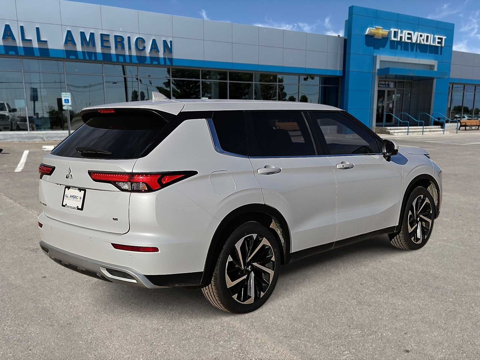 2023 Mitsubishi Outlander SE